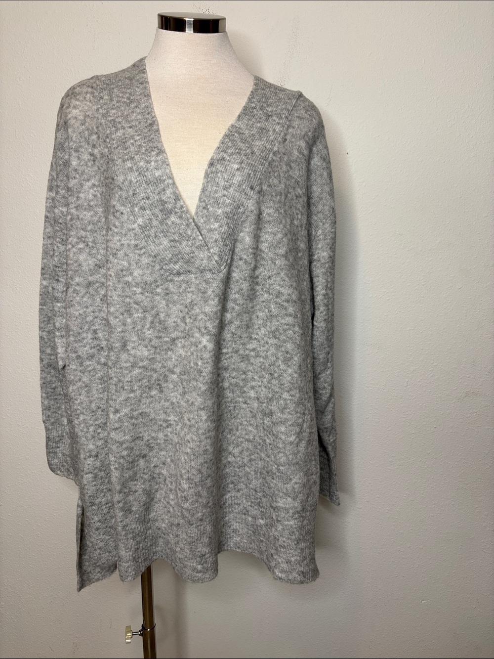 ellos Heather Light Gray V-Neck Sweater